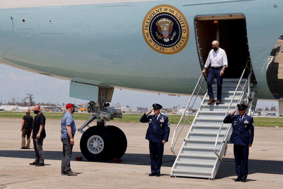 Prezident Joe Biden v Louisianě, kterou poničil hurikán Ida.