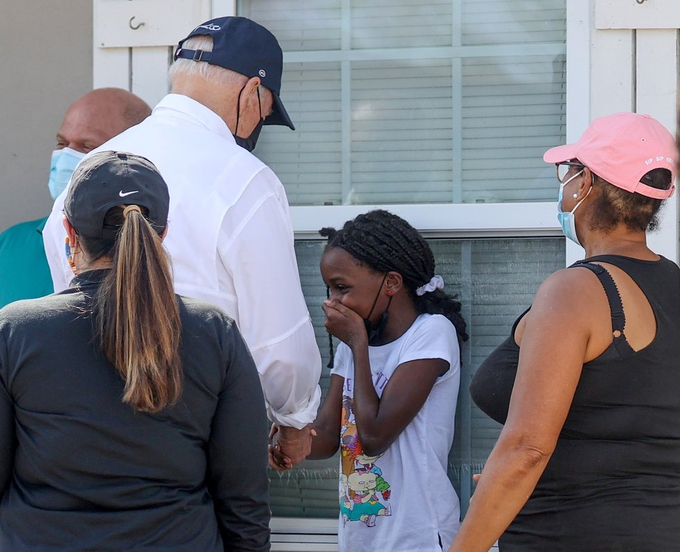 Prezident Joe Biden v Louisianě, kterou poničil hurikán Ida.