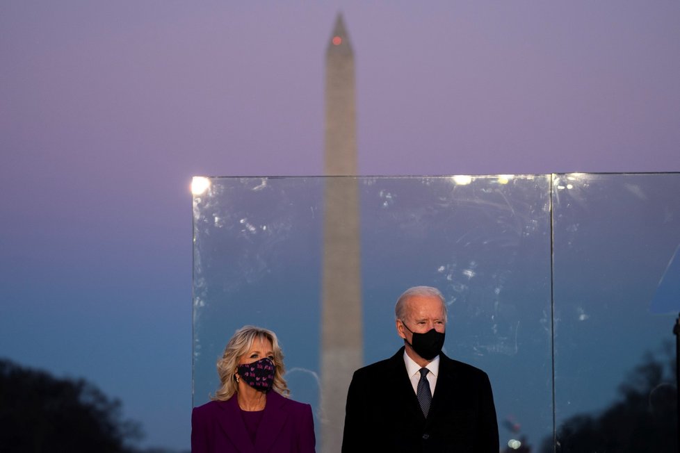 Zvolený americký prezident Joe Biden s manželkou Jill ve Washingtonu D. C. (19. 1. 2021)