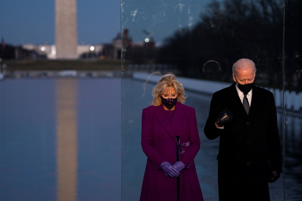 Zvolený americký prezident Joe Biden s manželkou Jill ve Washingtonu D. C. (19. 1. 2021)