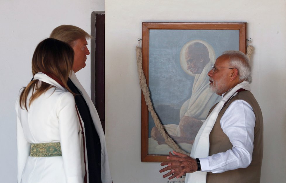 Americký prezident Donald Trump s manželkou Melanií zahájil návštěvu v Indii, (24.02.2020). Na snímku s indickým premiérem Módím.
