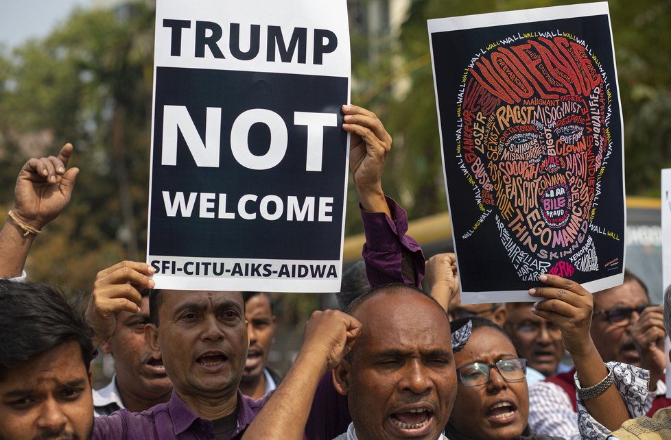 Americký prezident Donald Trump s manželkou Melanií zahájil návštěvu v Indii, (24.02.2020). Protesty proti Trumpově návštěvě.