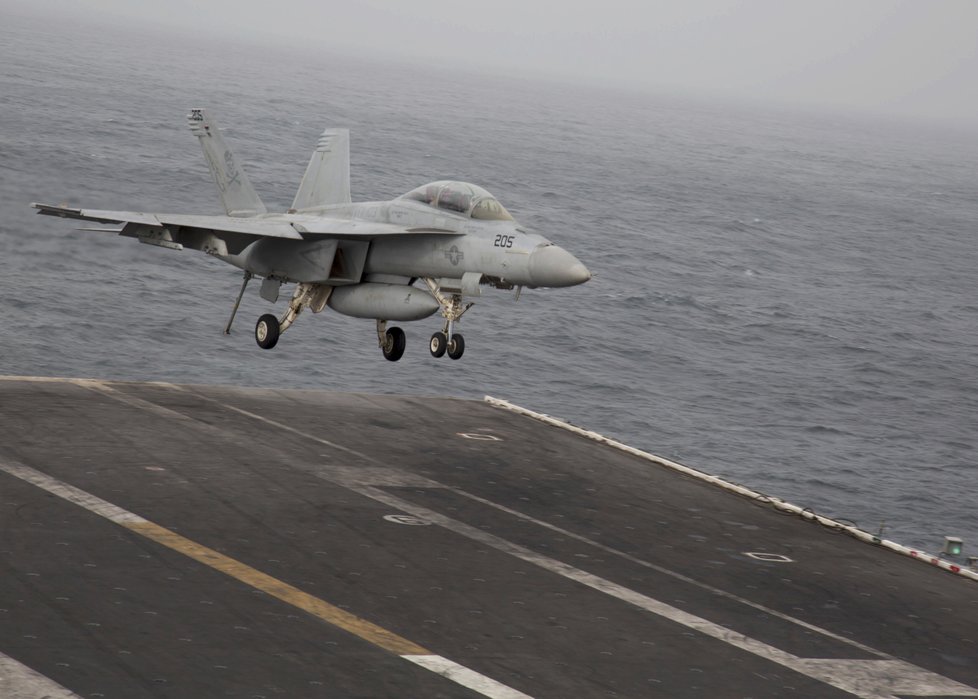 USA byly připraveny udeřit na Írán kvůli sestřelenému americkému dronu, tvrdí NYT.