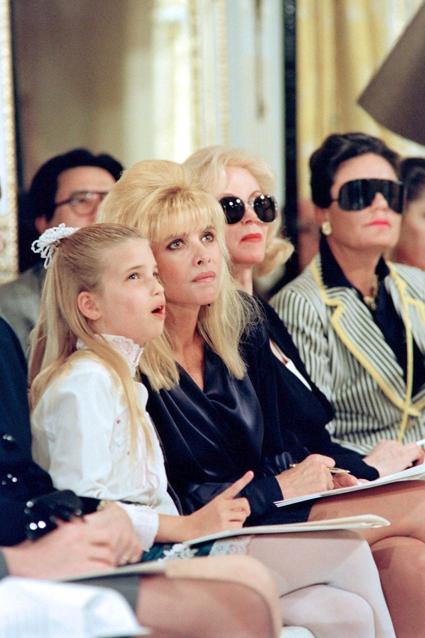 Ivana Trump se svou dcerou Ivankou na módní přehlídce v roce 1991.