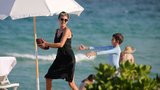 Ivanka Trumpová se stáhla do ústraní a užívá si rodiny: Na pláži řádila v elegantních šatech