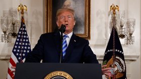 Donald Trump při oznamování, že USA odstoupí od jaderné dohody s Íránem.
