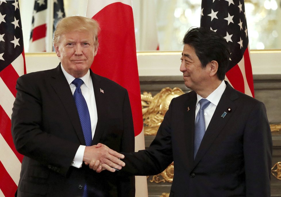 Donald Trump s manželkou Melanií na oficiální návštěvě Japonska.