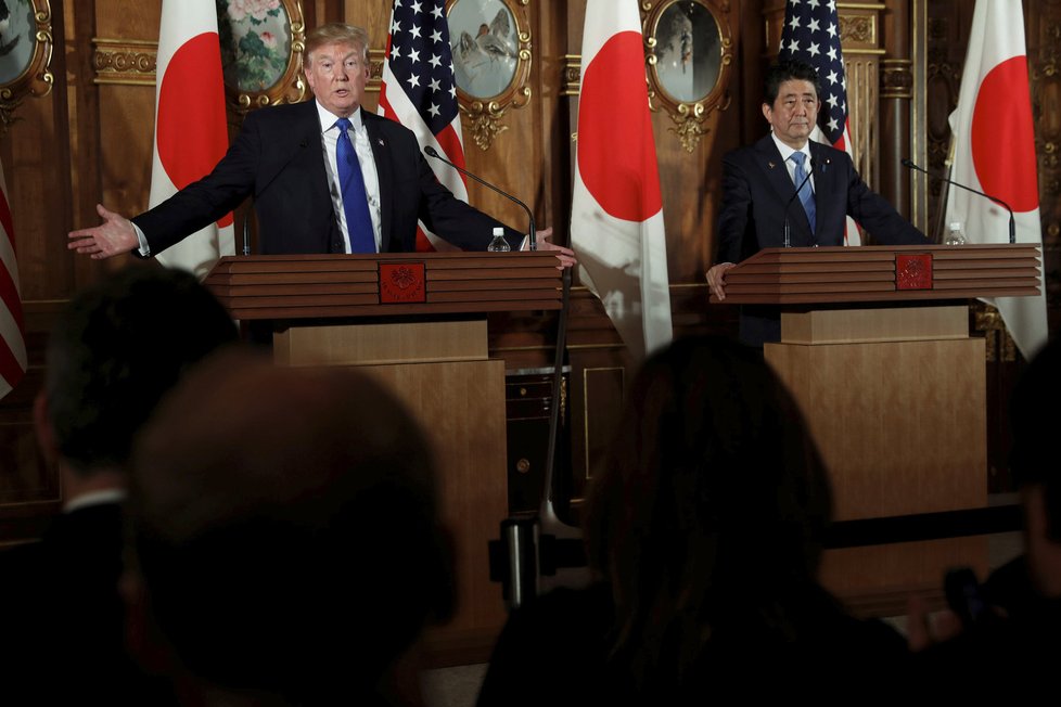 Donald Trump s manželkou Melanií na oficiální návštěvě Japonska.