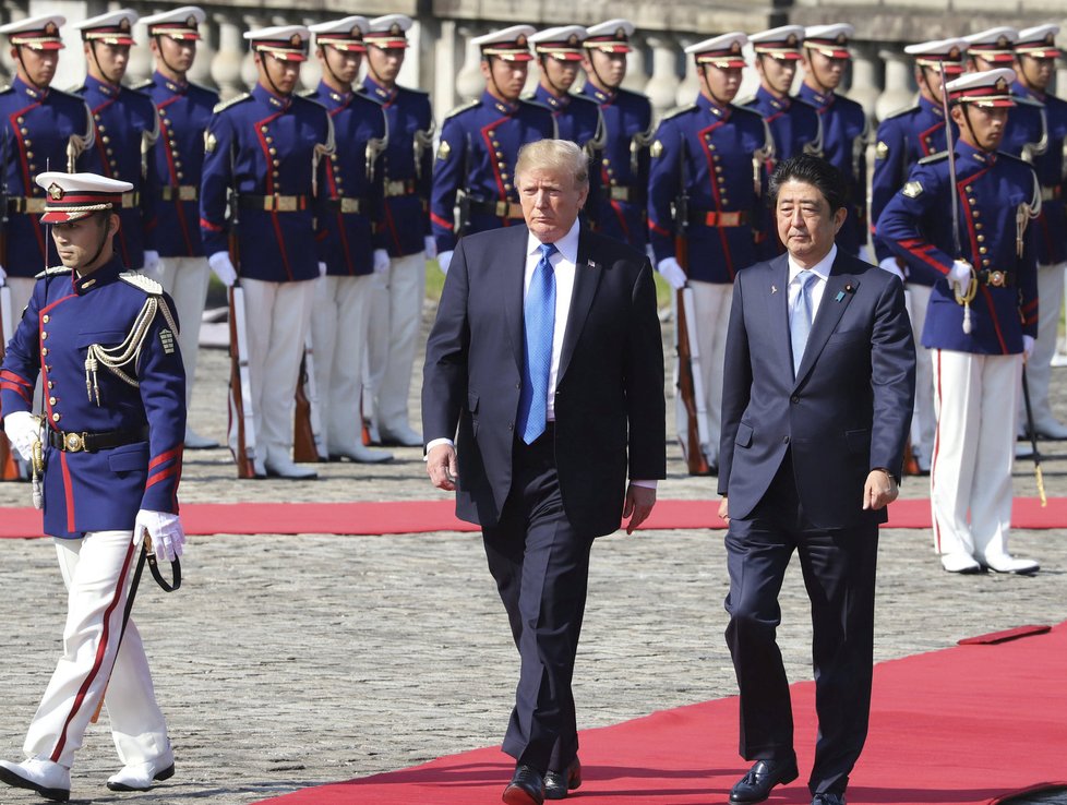 Donald Trump s manželkou Melanií na oficiální návštěvě Japonska.