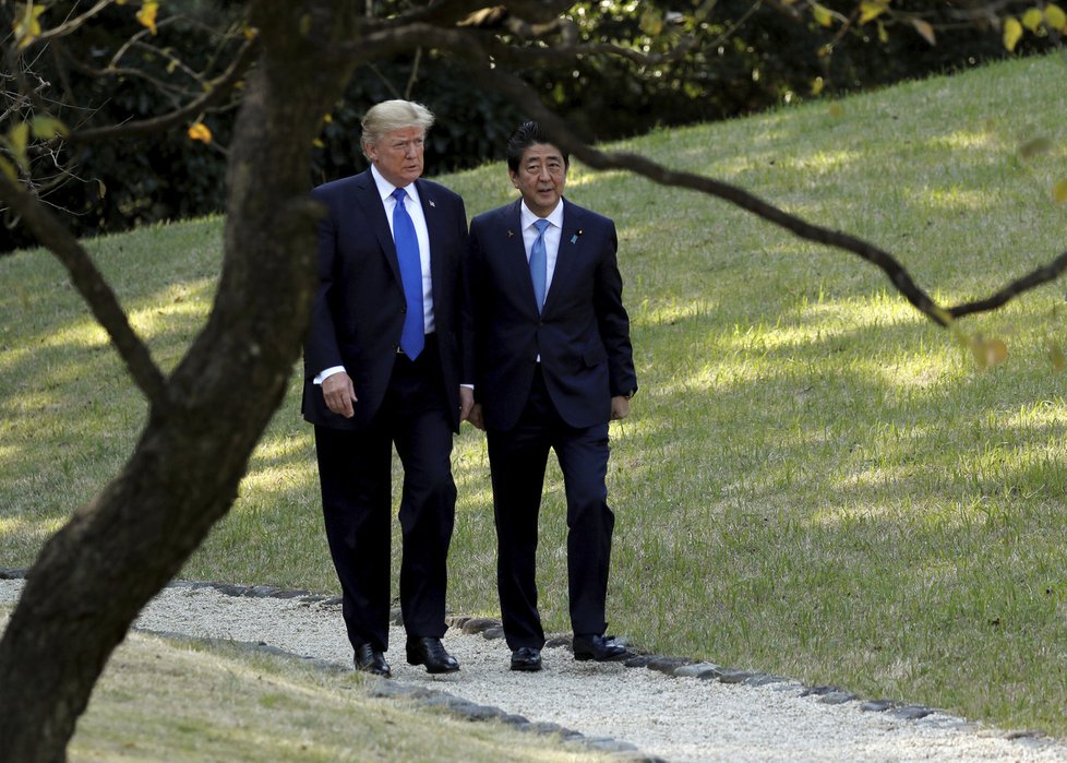 Donald Trump s manželkou Melanií na oficiální návštěvě Japonska.