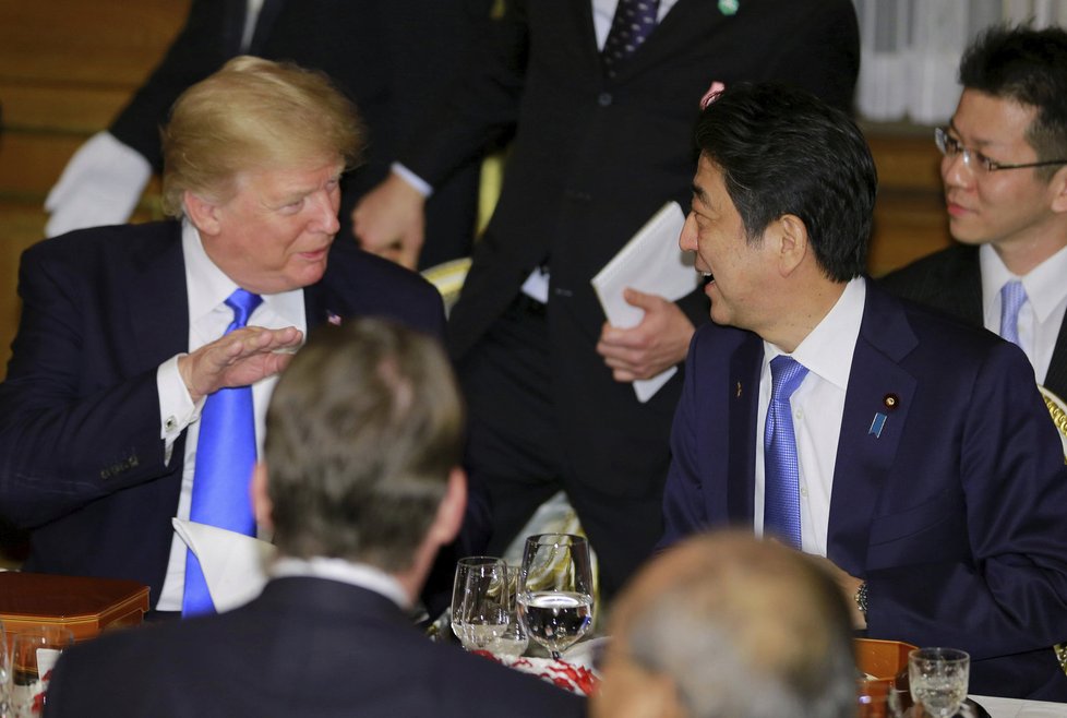 Donald Trump s manželkou Melanií na oficiální návštěvě Japonska.