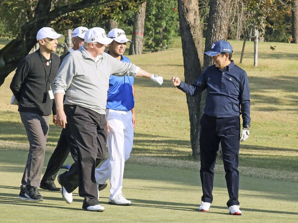 Donald Trump s manželkou Melanií na oficiální návštěvě Japonska.