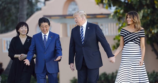 Krize zažehnána? Melania zářila, když Trumpovi hostili japonského premiéra s chotí