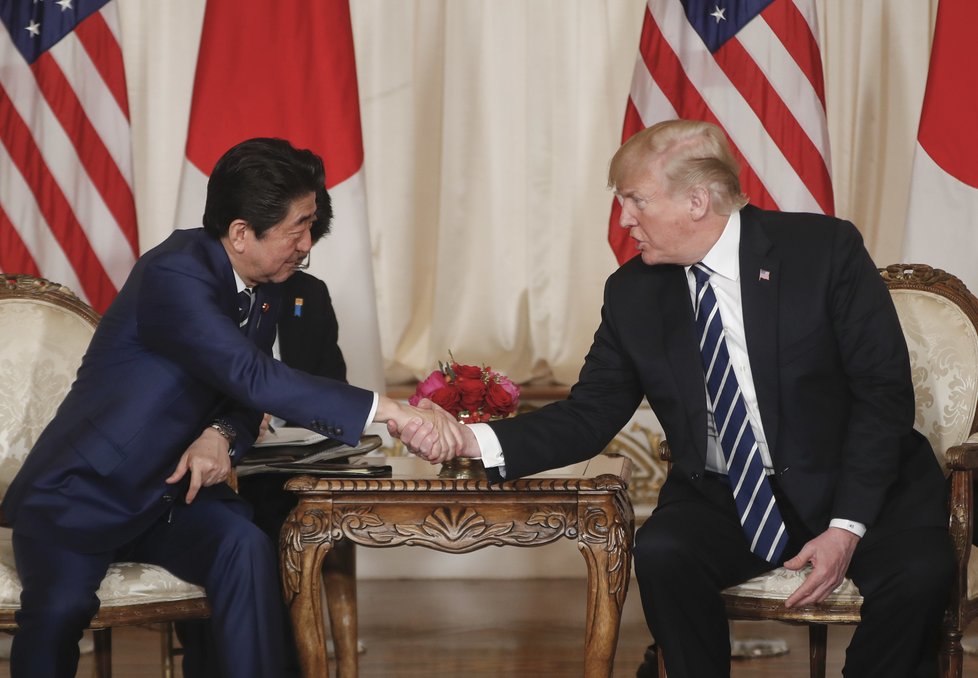 Americký prezident Donald Trump a japonský premiér Šinzó Abe.