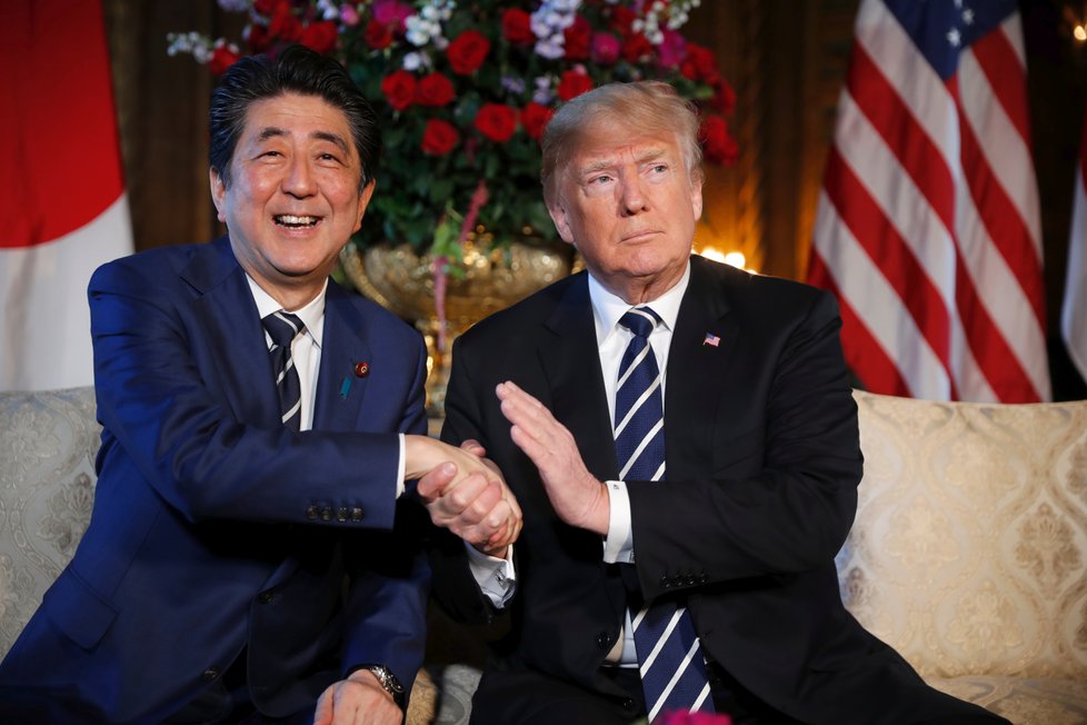 Americký prezident Donald Trump a japonský premiér Šinzó Abe