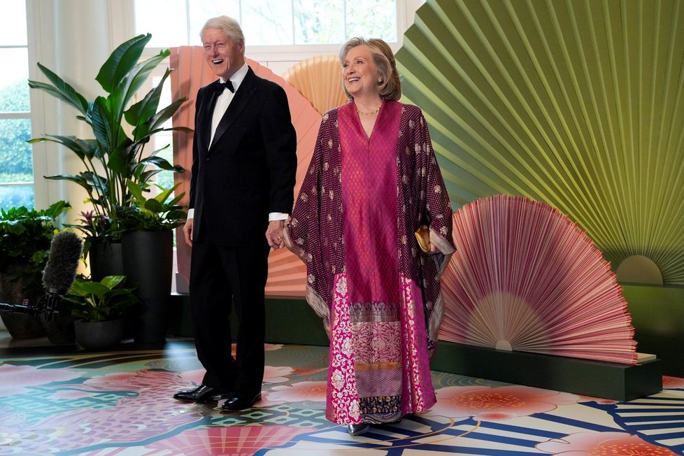Recepce na počest návštěvy japonského premiéra Kišidy v USA: Bill Clinton s manželkou Hillary