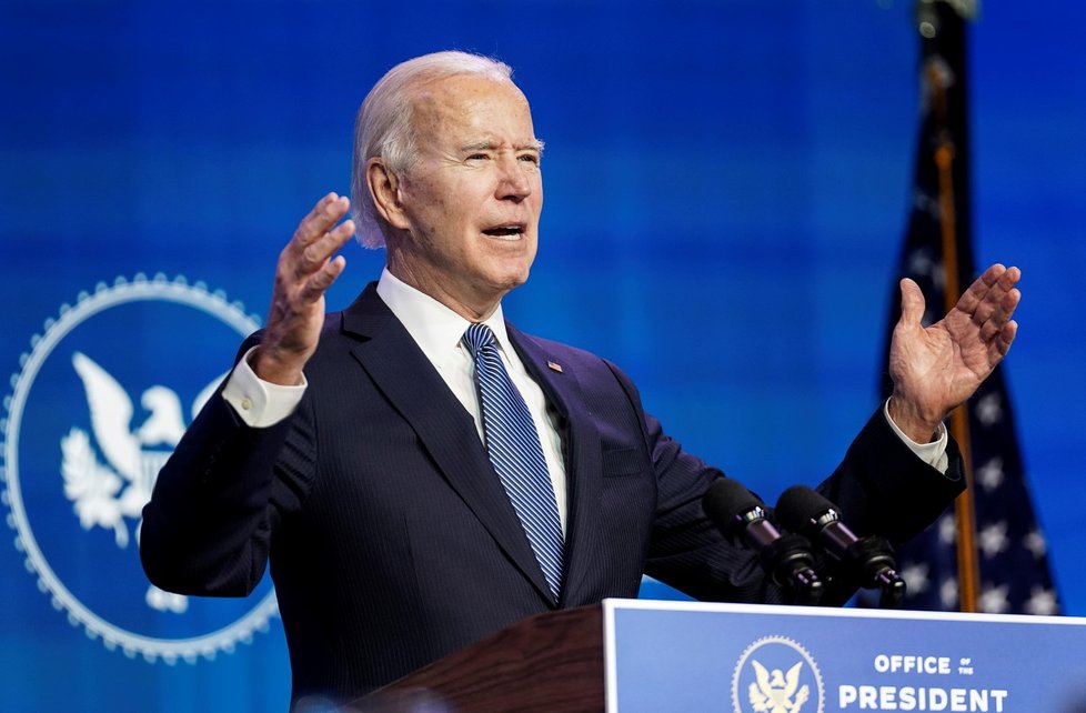 Zvolený prezident Joe Biden odsoudil násilí Trumpových příznivců.