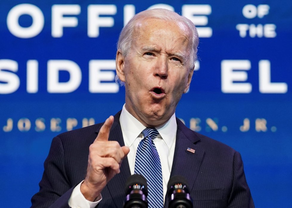 Zvolený prezident Joe Biden odsoudil násilí Trumpových příznivců.