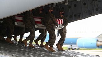 V bezmála dvacetileté válce v Afghánistánu ztratili USA a jejich spojenci víc vojáků než Tálibán 