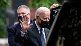 Americký prezident Joe Biden s manželkou Jill uctili památku 13 vojáků zabitých v Afghánistánu.