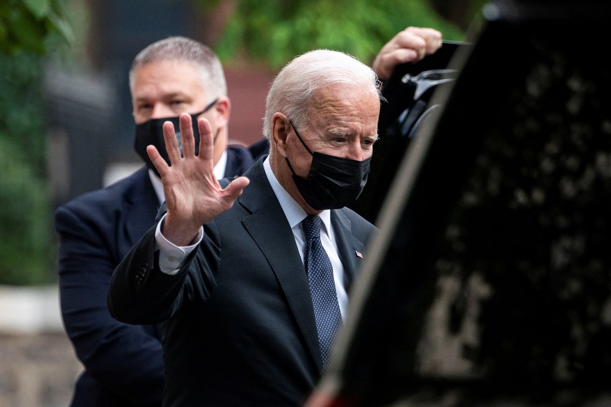 Americký prezident Joe Biden s manželkou Jill uctili památku 13 vojáků zabitých v Afghánistánu.