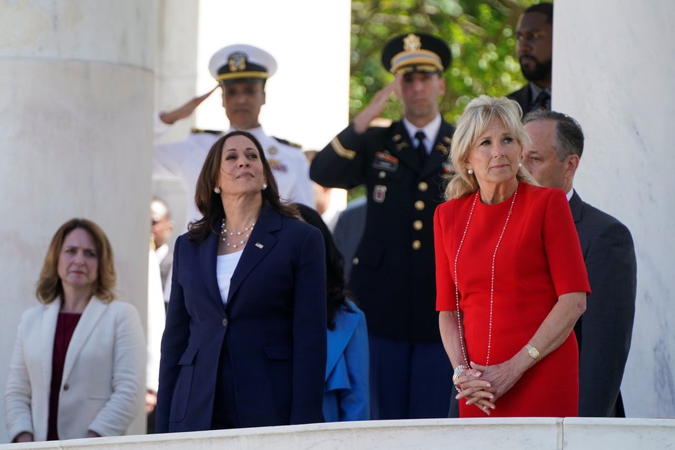 První dáma USA Jill Bidenová a viceprezidentka Kamala Harrisová.