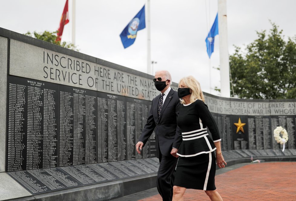 Kandidát na prezidenta USA Joe Biden s manželkou Jill.