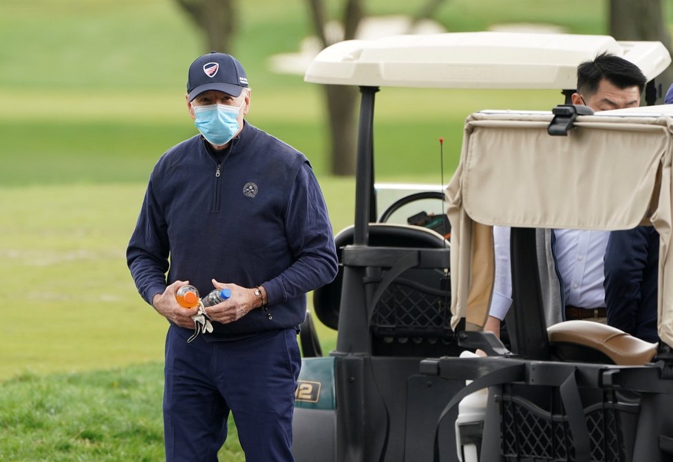 Prezident USA Joe Biden na golfu.