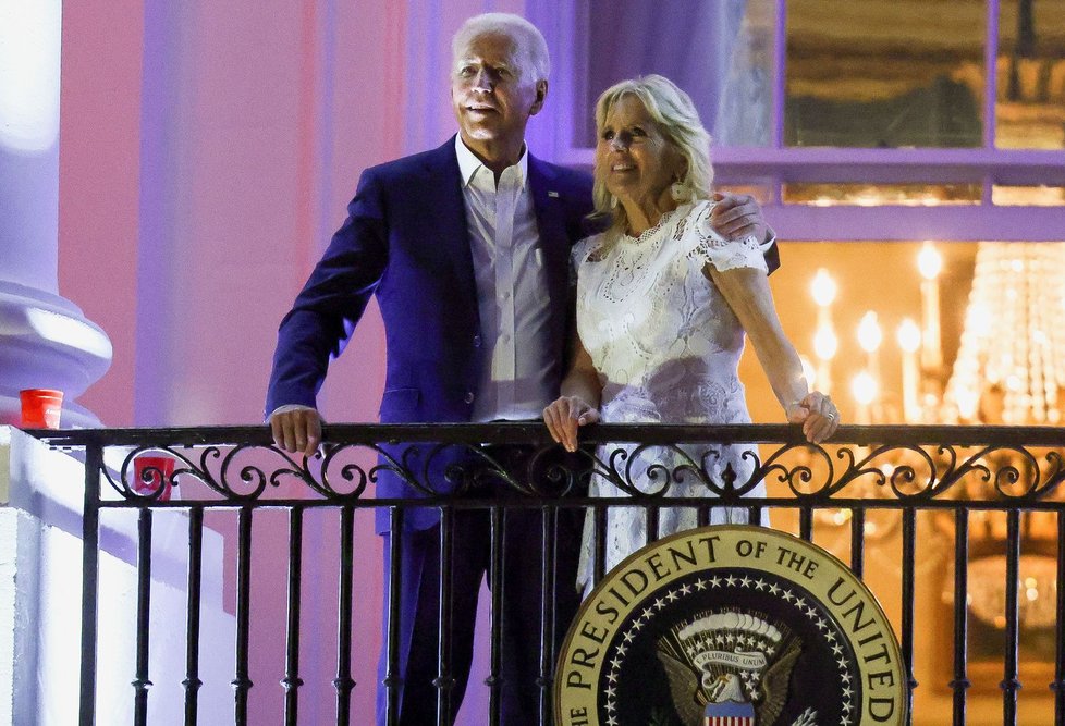 Den nezávislosti v Bílém domě: Prezident Joe Biden slavil s manželkou a rodinou (4.07.2021).