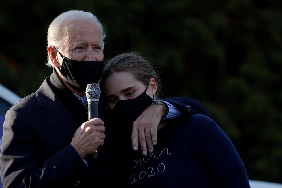 Prezident Joe Biden s vnučkou Maisy.