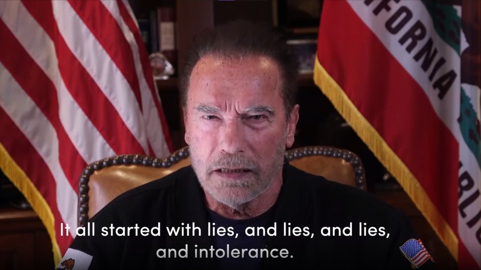 Exguvernér Kalifornie, herec Arnold Schwarzenegger, přirovnal vpád do Kapitolu ke Křišťálové noci.