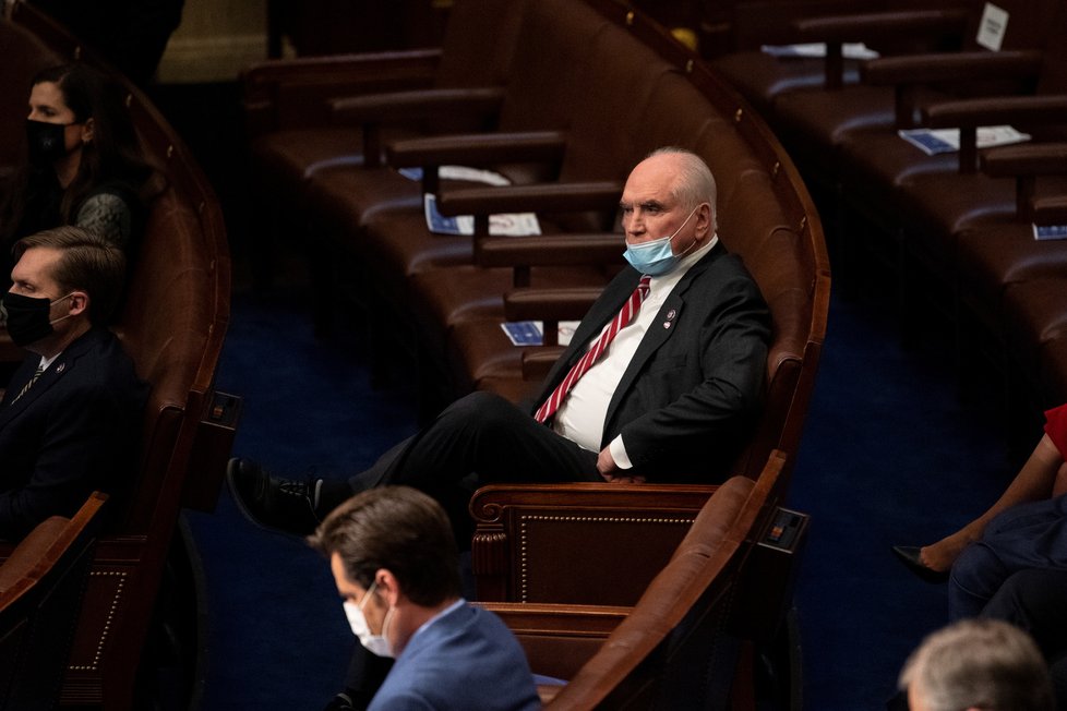 Jednání amerického Senátu o potvrzení výsledků prezidentských voleb, které narušili Trumpovi příznivci (7. 1. 2021)