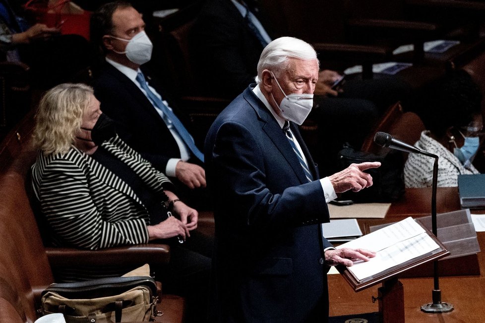 Jednání amerického Senátu o potvrzení výsledků prezidentských voleb, které narušili Trumpovo příznivci (7.1.2021) Jednání amerického Senátu o potvrzení výsledků prezidentských voleb, které narušili Trumpovo příznivci (7.1.2021)