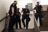 Planý poplach ve Washingtonu: Zprávy o střelci v budovách Senátu se nepotvrdily
