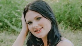 Annu našli zavražděnou v kajutě na výletní lodi.