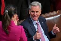 Volba šéfa sněmovny: Rebelujících Trumpovců ubývá, „koupil“ je McCarthy vlivnými posty?
