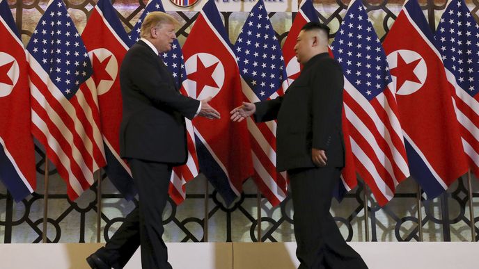 Donald Trump a Kim Čong-un na únorovém summitu - ilustrační snímek