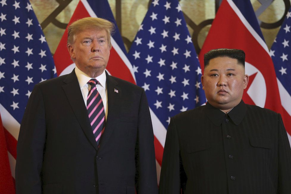 Americký prezident Donald Trump a severokorejský vůdce Kim Čong-un na jednání v Hanoji (27.02.2019).