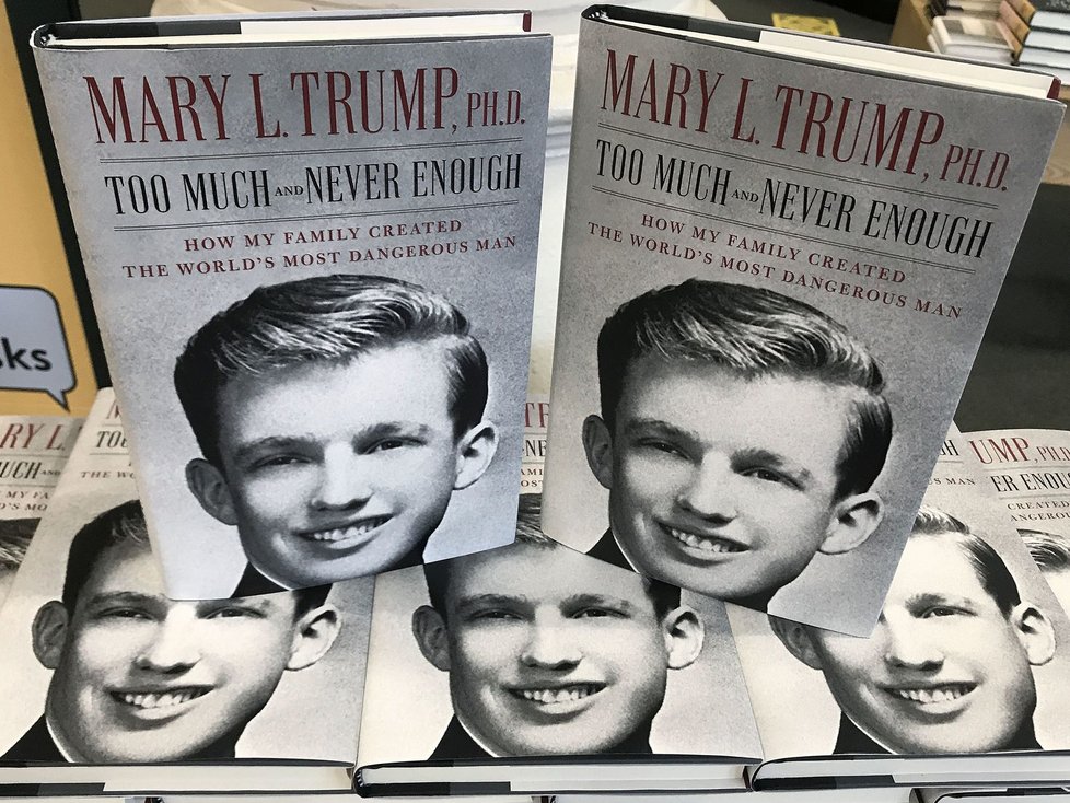 Kniha Mary Trumpové: Too Much and Never Enough: How My Family Created the World&#39;s Most Dangerous Man (Příliš mnoho a nikdy dost: Jak moje rodina stvořila nejnebezpečnějšího muže světa).