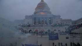 Nepokoje ve Washingtonu, při kterých do budovy Kapitolu vtrhli příznivci Donalda Trumpa (7. 1. 2021)