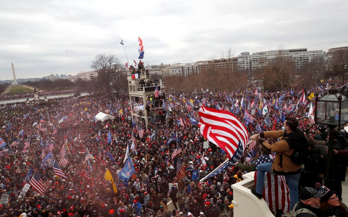 Nepokoje ve Washingtonu, při kterých do budovy Kapitolu vtrhli příznivci Donalda Trumpa (7.1.2021)