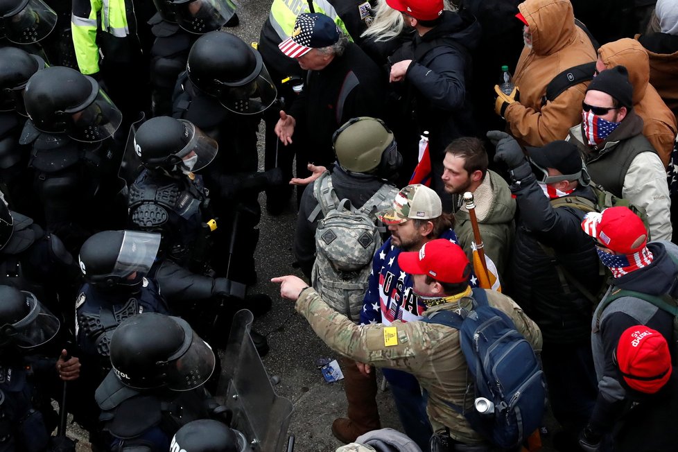 Nepokoje ve Washingtonu, při kterých do budovy Kapitolu vtrhli příznivci Donalda Trumpa. (7. 1. 2021)