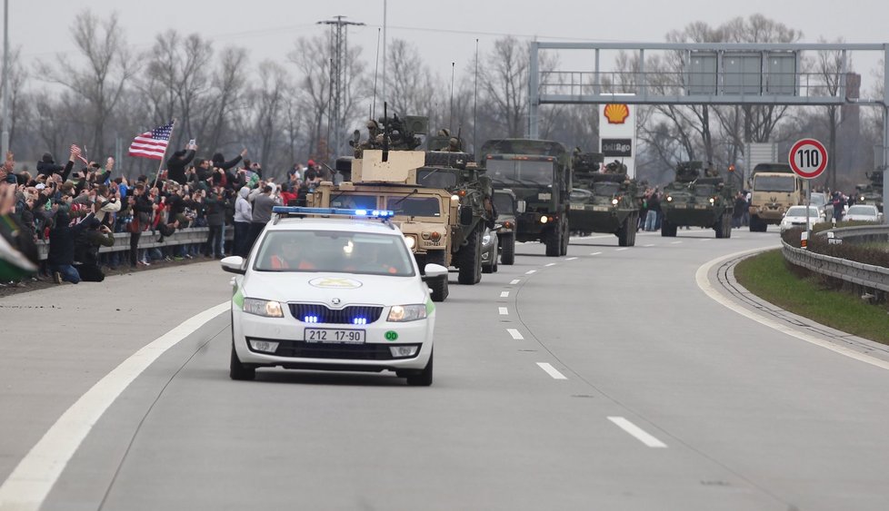 Do ČR vjel 29. března na česko-polském hraničním přechodu v Bohumíně americký konvoj na cestě z cvičení v Pobaltí na základnu v bavorském Vilsecku. Bude pokračovat do Vyškova, kde přenocuje.