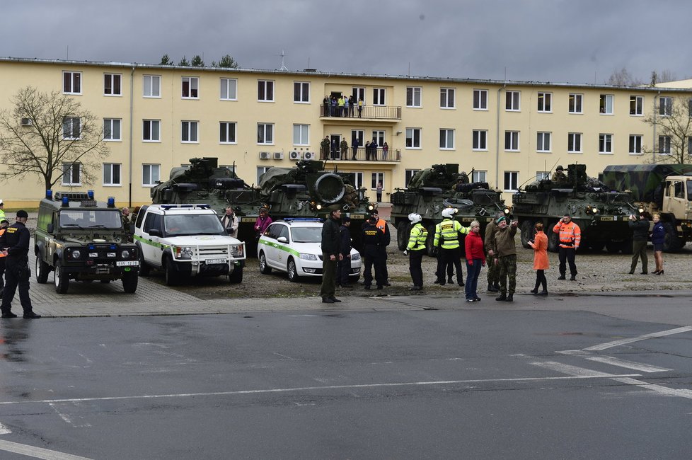 Americký konvoj vyrazil ku Praze