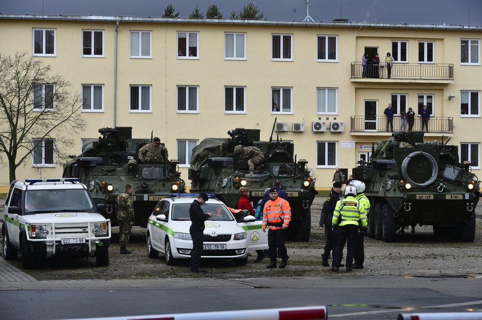 Americký konvoj vyrazil ku Praze