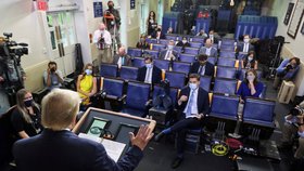 Americký prezident Donald Trump na tiskové konferenci v Bílém domě.