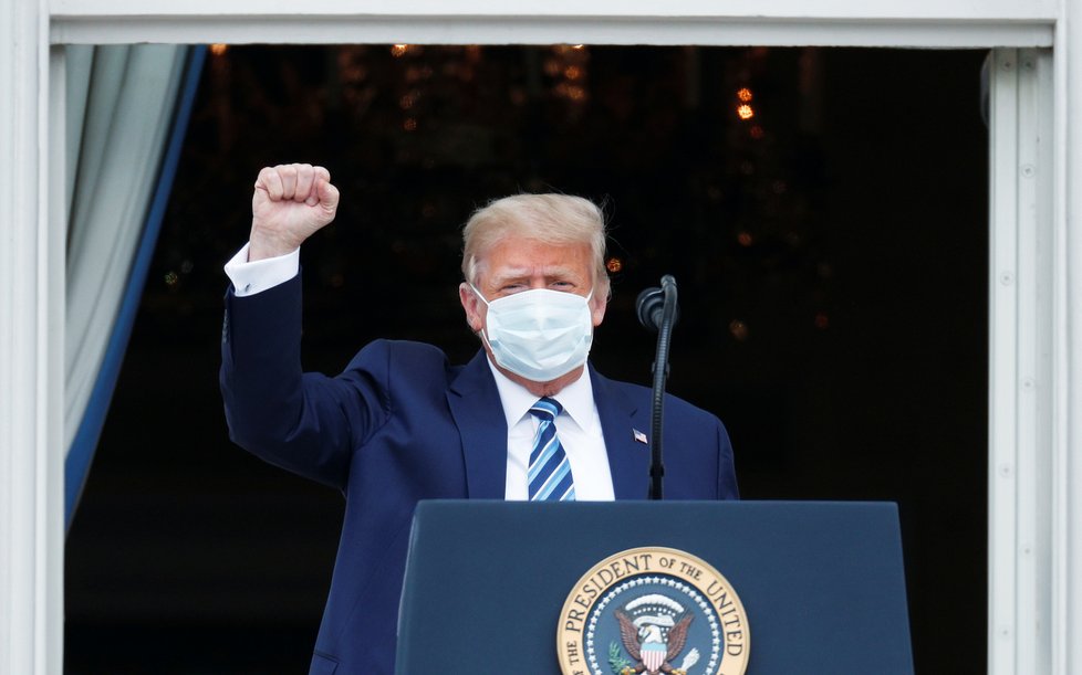 Prezident USA Donald Trump poprvé od pozitivního testu na koronavirus vystoupil na veřejnosti, (10.10.2020).