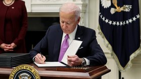 Rekordman Biden: Nový americký prezident podepsal v krátkém čase nejvíce příkazů od války