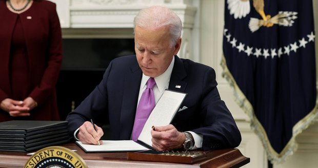 Rekordman Biden: Nový americký prezident podepsal v krátkém čase nejvíce příkazů od války