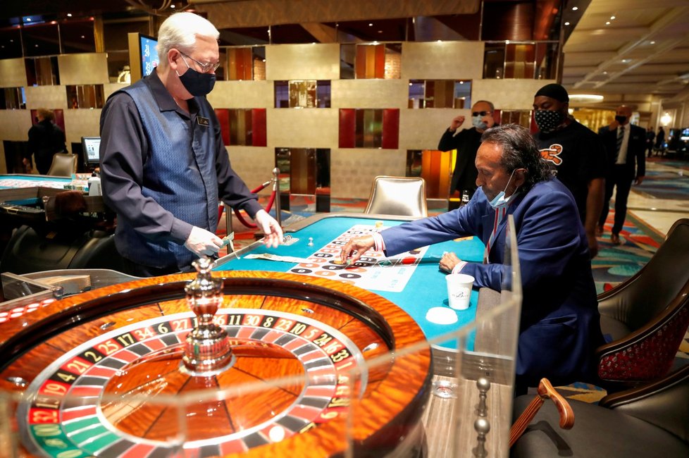 Znovuotevřené kasino v Las Vegas v hotelu Bellagio (4. 6. 2020)